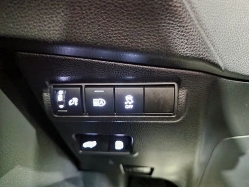 Used 2025 Toyota Corolla Cross XSE w/ Convenience Package image 18