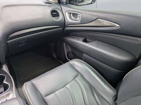 Used 2019 INFINITI QX60 Luxe w/ Essential Package FWD image 18