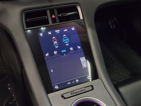 Used 2025 Porsche Taycan image 22