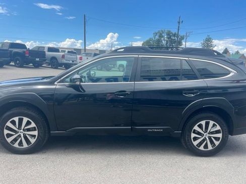 Used 2024 Subaru Outback Premium AWD/4WD image 7