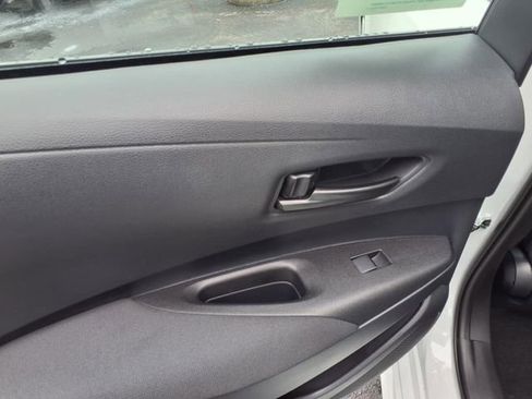 Used 2025 Toyota Corolla LE image 6