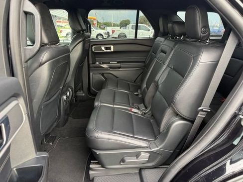 Used 2020 Ford Explorer XLT w/ Equipment Group 202A AWD/4WD image 17
