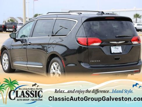 Used 2019 Chrysler Pacifica Touring-L Plus FWD image 6