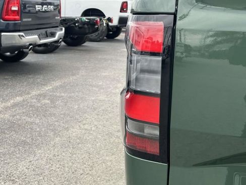 Used 2022 Nissan Frontier SV w/ Technology Package image 10