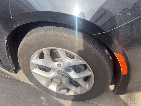 Used 2018 Chrysler Pacifica Touring-L w/ Tire & Wheel Group FWD image 4