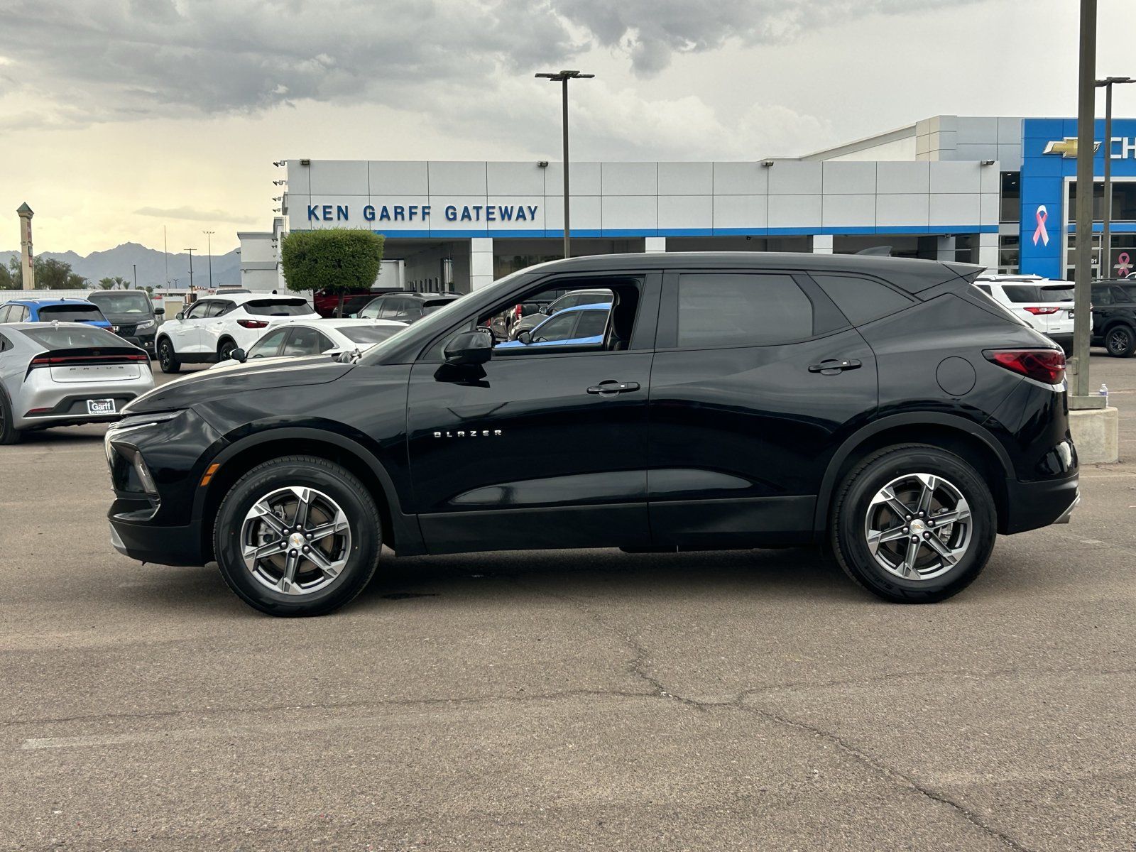 Certified 2025 Chevrolet Blazer LT FWD image 2