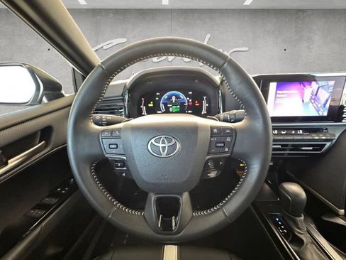 Used 2025 Toyota Camry SE w/ Convenience Package FWD image 21