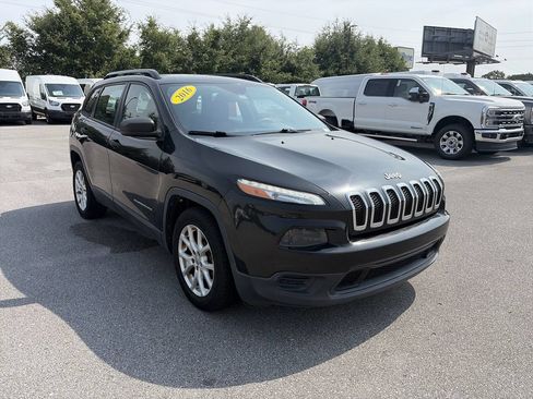 Used 2016 Jeep Cherokee Sport FWD image 9