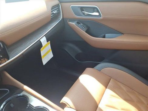 New 2026 Nissan Rogue Platinum w/ Platinum Premium Package image 24