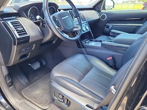 Used 2019 Land Rover Discovery SE image 14