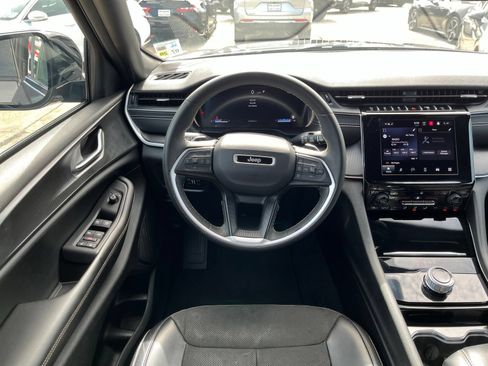 Used 2023 Jeep Grand Cherokee L Laredo RWD image 11