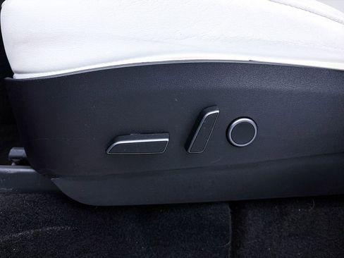 Used 2022 Tesla Model Y Long Range image 18