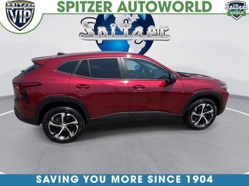 Used 2025 Chevrolet Trax RS w/ Driver Confidence Package FWD image 2