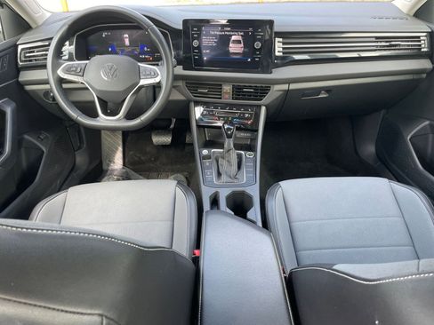 Used 2025 Volkswagen Jetta SE image 40