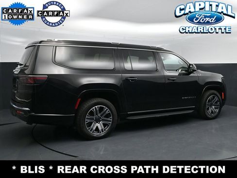 Used 2024 Jeep Wagoneer L Series II RWD image 7