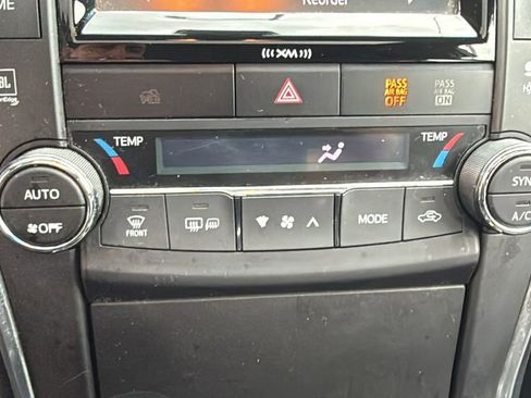 Used 2017 Toyota Camry XLE w/ Moonroof Package image 24