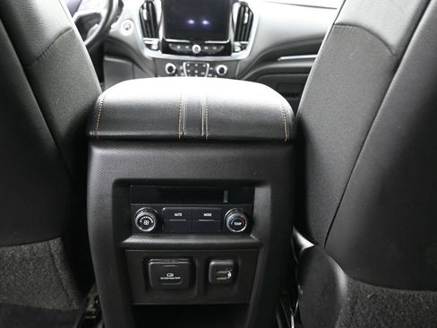 Used 2021 Chevrolet Traverse LT w/ LT Premium Package FWD image 24