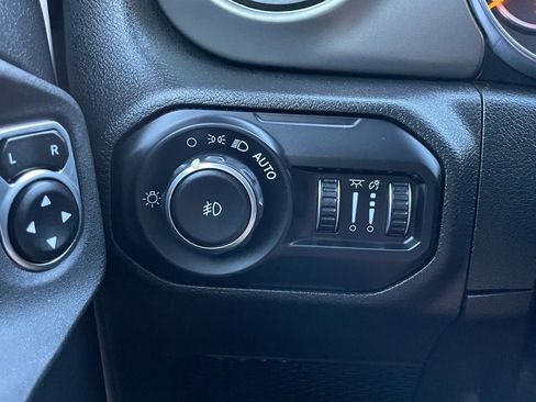 Used 2021 Jeep Wrangler Unlimited Sport image 19