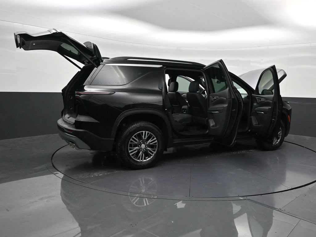 Used 2026 Chevrolet Traverse LT FWD image 32