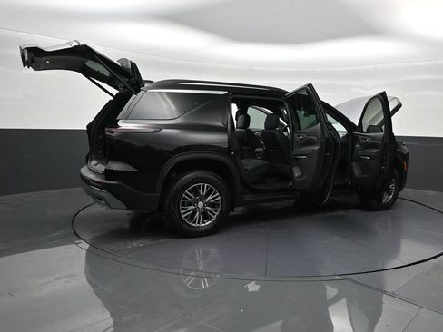 Used 2026 Chevrolet Traverse LT FWD image 32