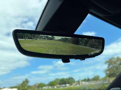 Used 2025 Cadillac XT6 Premium Luxury w/ Technology Package image 24