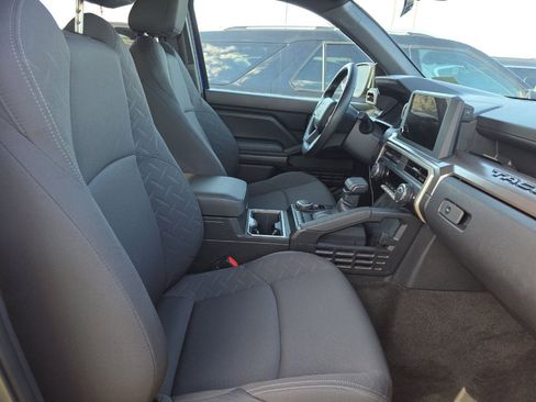 Used 2024 Toyota Tacoma SR5 AWD/4WD image 8
