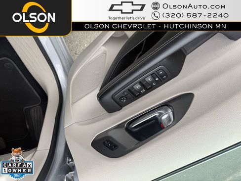 Used 2024 Chrysler Pacifica Touring-L image 14