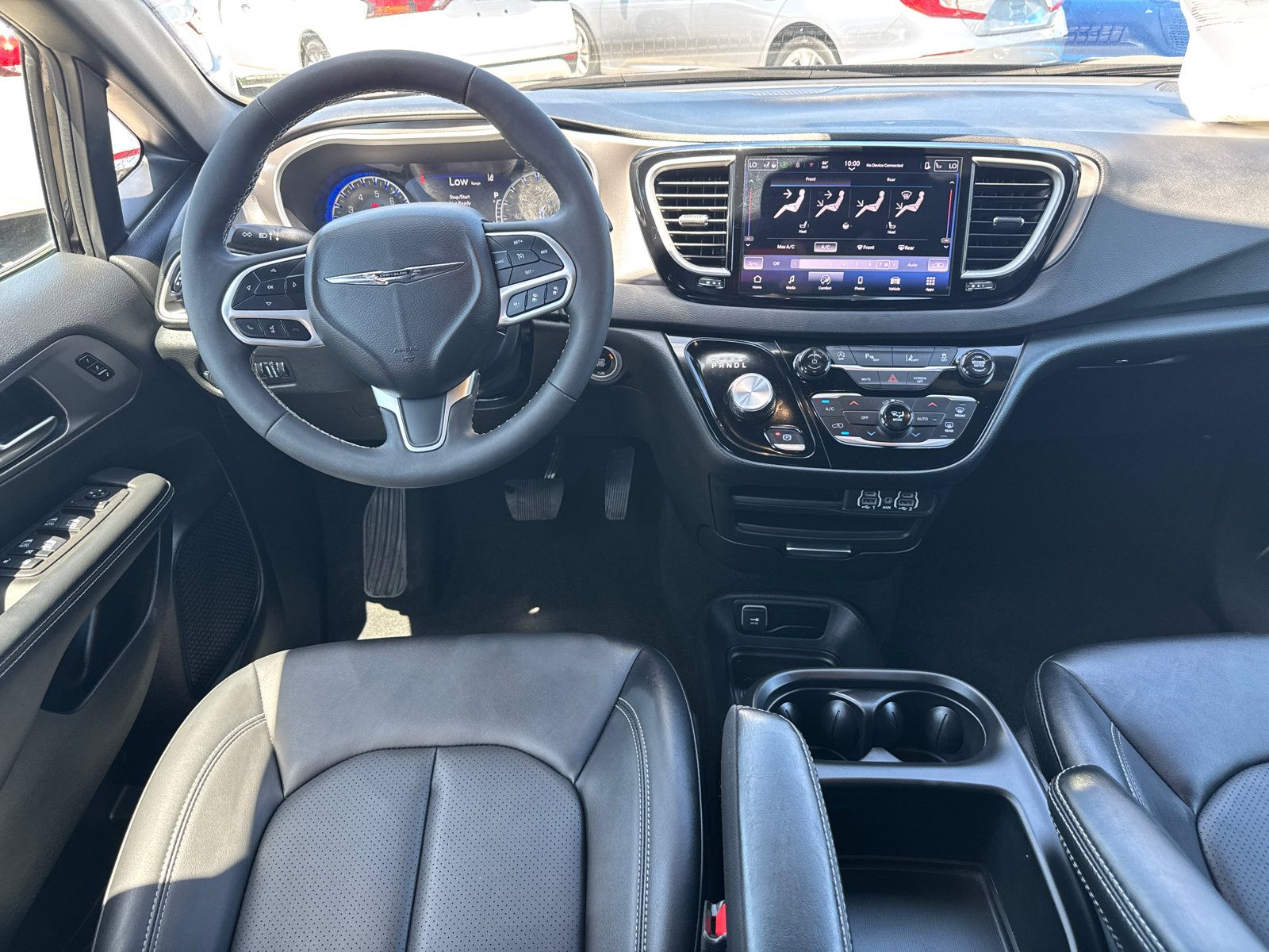 Used 2025 Chrysler Pacifica Select FWD image 8
