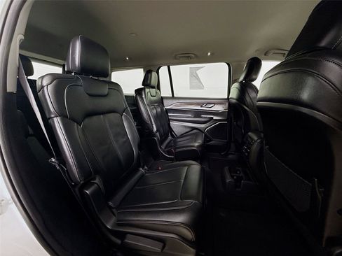 Used 2022 Jeep Grand Cherokee L Limited image 27