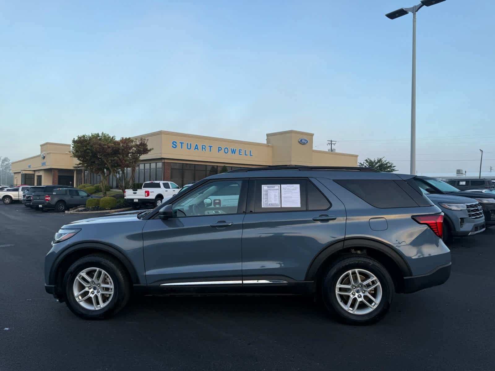 Used 2025 Ford Explorer Active AWD/4WD image 26