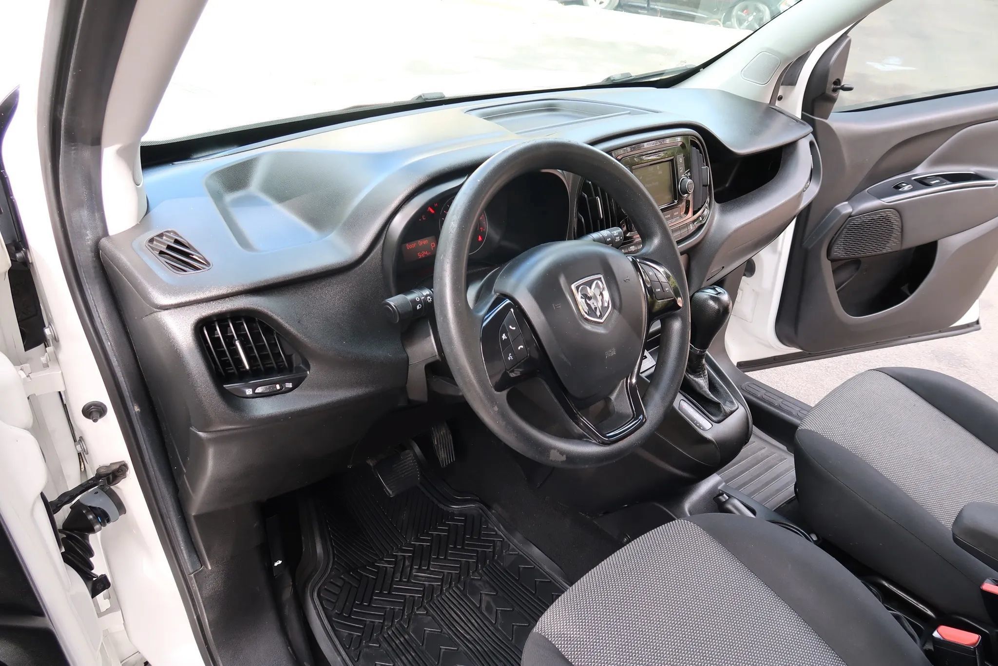 Used 2018 RAM ProMaster City Tradesman FWD image 12