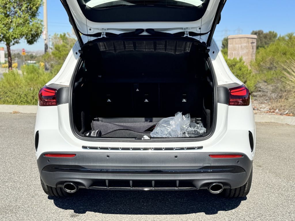 Used 2025 Mercedes-Benz GLA 35 AMG 4MATIC image 16
