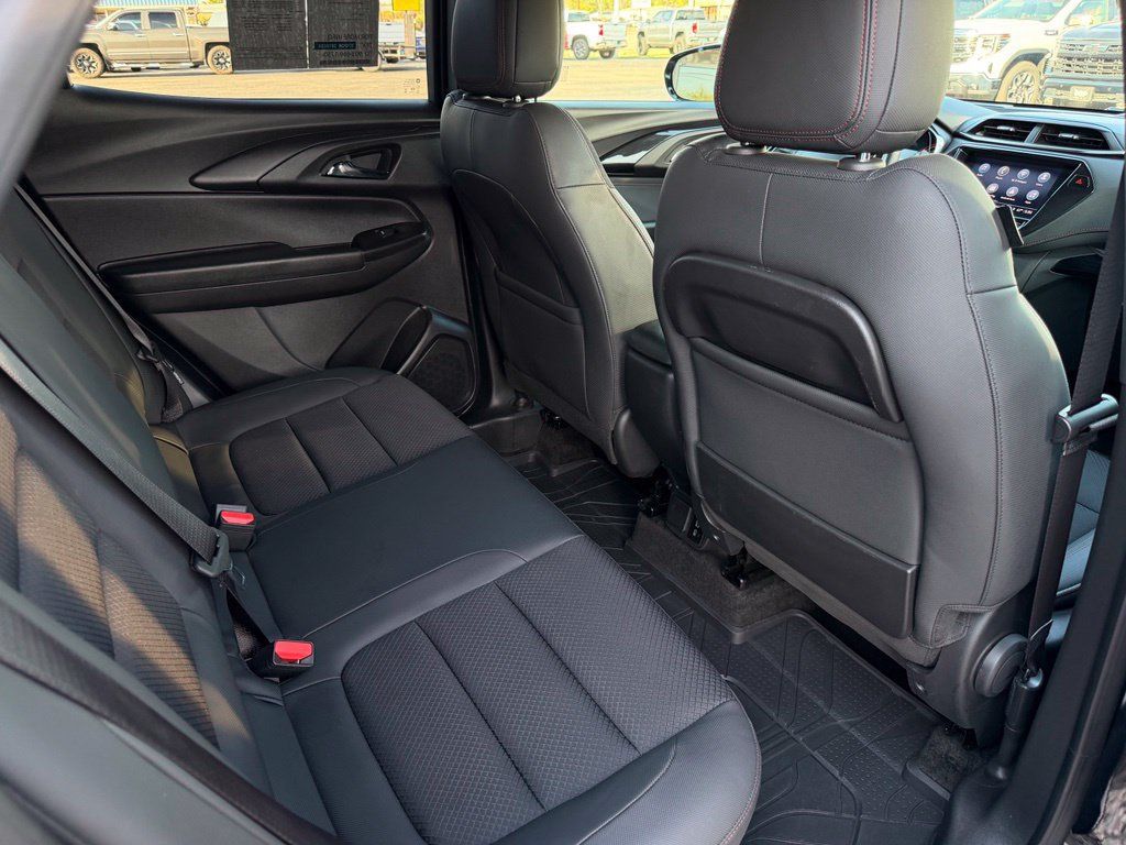 Used 2023 Chevrolet TrailBlazer RS w/ Sun and Liftgate Package FWD image 19