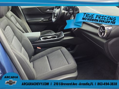 Used 2025 Chevrolet Equinox LT FWD image 11