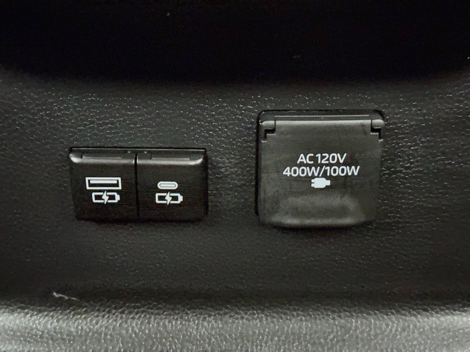 Used 2024 Toyota Tundra Limited AWD/4WD image 39
