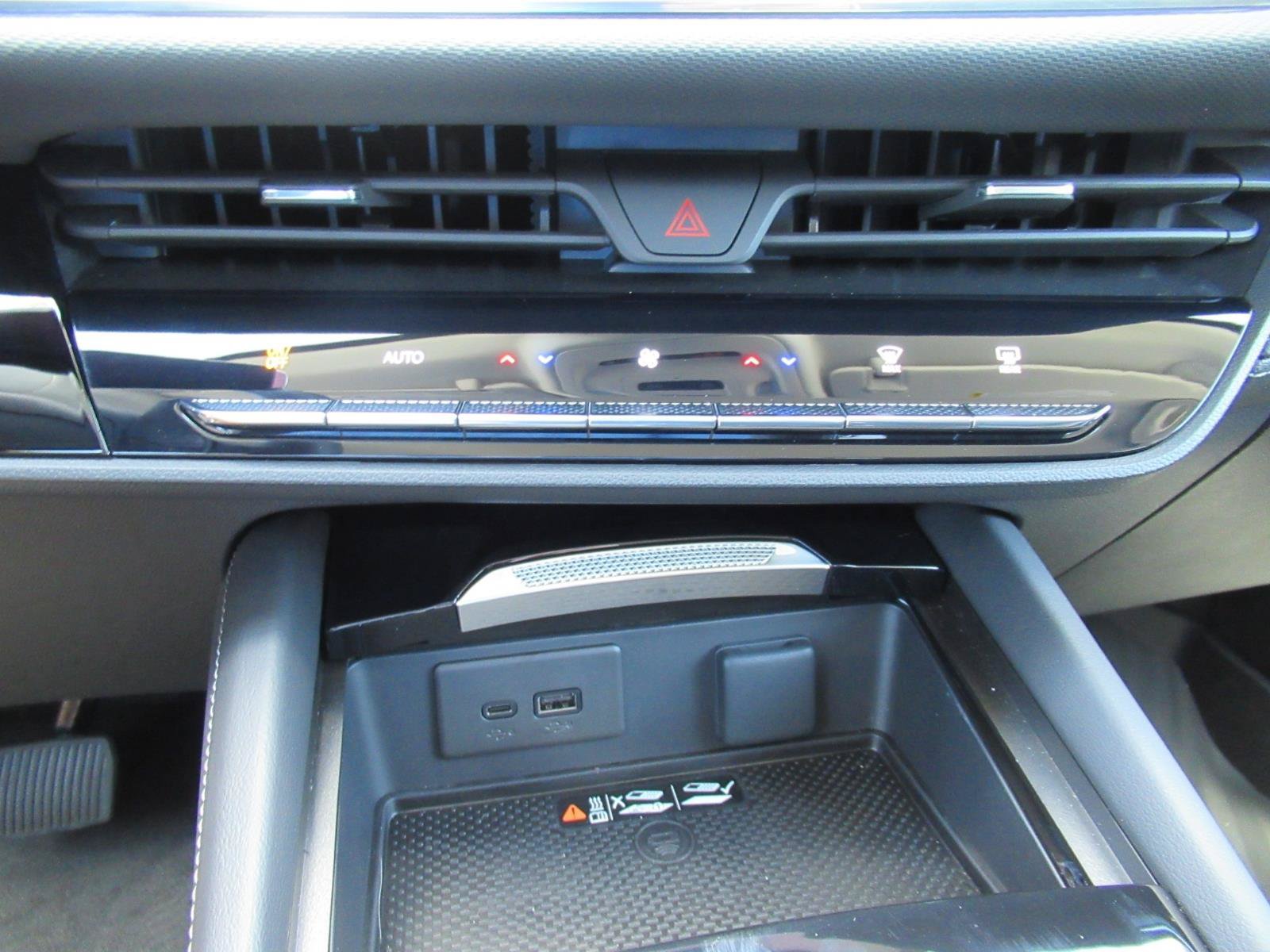 Used 2025 Buick Envision Preferred AWD/4WD image 29