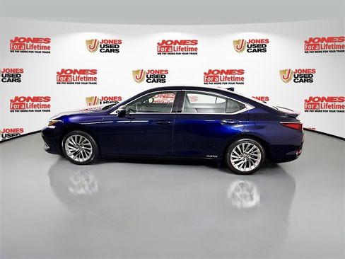 Used 2022 Lexus ES 300h w/ Luxury Package image 16