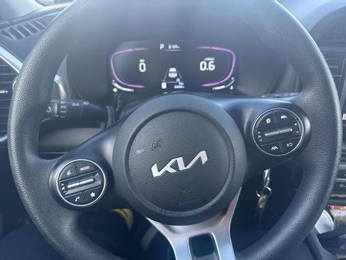 Used 2023 Kia Soul LX w/ LX Technology Package image 10