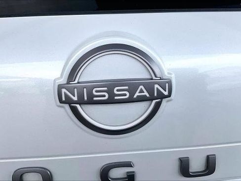 Certified 2025 Nissan Rogue SV image 30