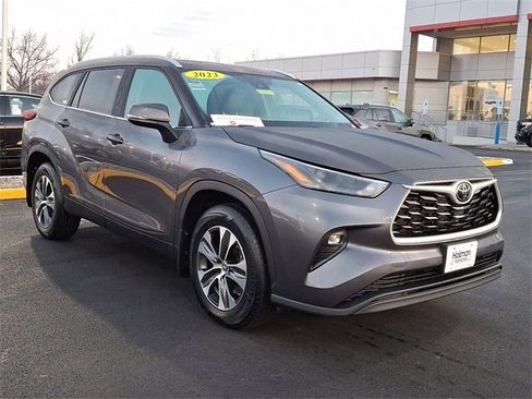 Certified 2023 Toyota Highlander XLE image 2