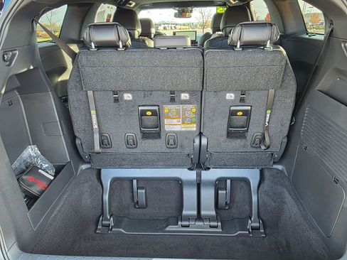 Used 2025 Toyota Sienna Platinum image 23