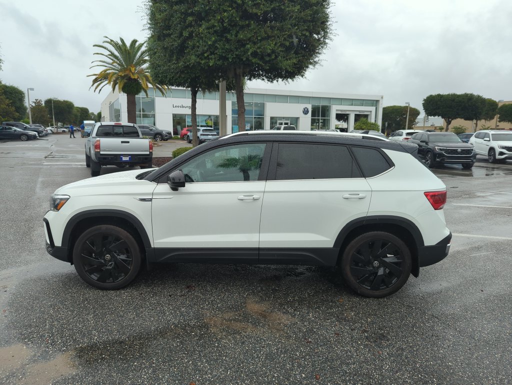 Used 2024 Volkswagen Taos SE AWD/4WD image 11