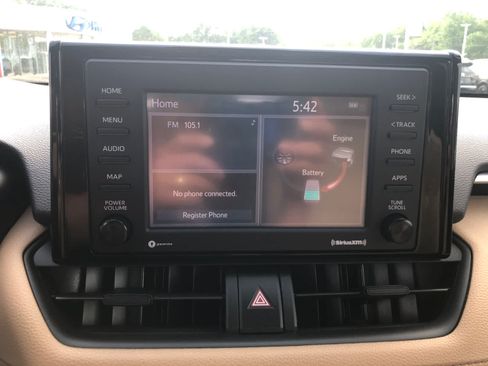 Used 2020 Toyota RAV4 LE AWD/4WD image 12