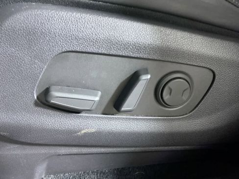 Used 2024 Kia Carnival LX image 20