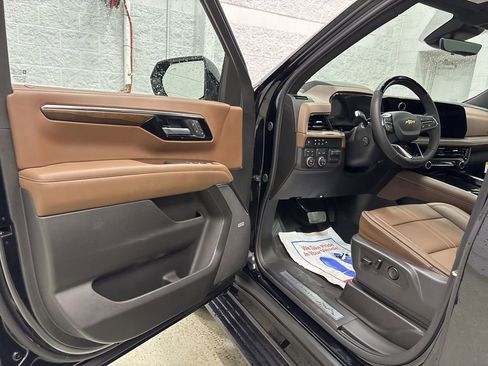 Used 2026 Chevrolet Suburban High Country AWD/4WD image 12