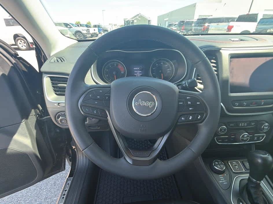 Used 2023 Jeep Cherokee Trailhawk w/ Trailer Tow Group AWD/4WD image 14
