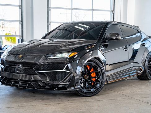 Used 2022 Lamborghini Urus image 2