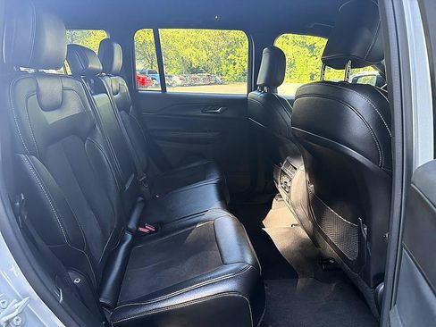 Used 2024 Jeep Grand Cherokee Altitude AWD/4WD image 20