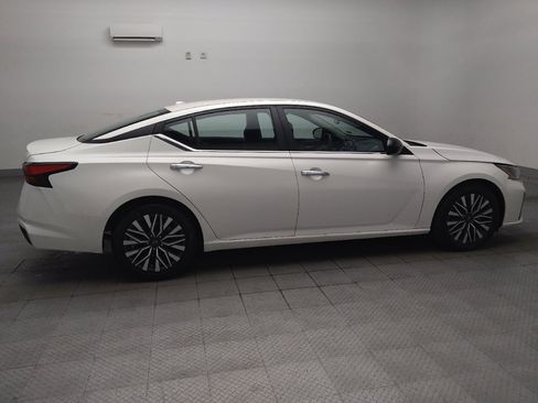 Used 2024 Nissan Altima 2.5 SV FWD image 10