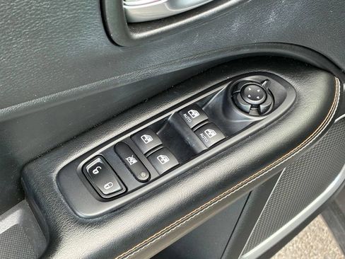 Used 2019 Jeep Compass Latitude w/ Cold Weather Group AWD/4WD image 21